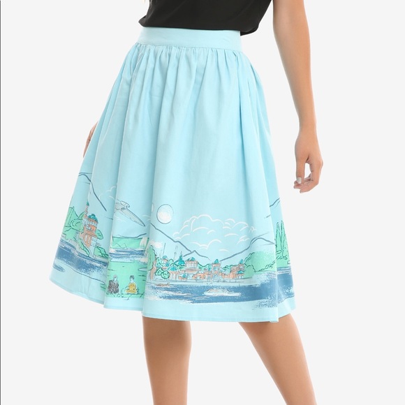 ISO: Her Universe item sz L - Picture 5 of 5